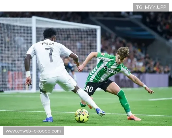 贡萨洛左脚脚后跟破门，完美帽子戏法技术全面性展现